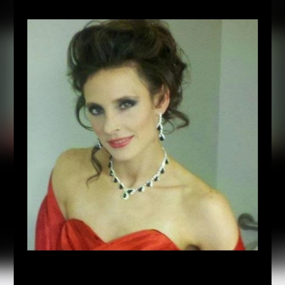 ๐  Meet your Posher: Valerie ๐ - Picture 7 of 16